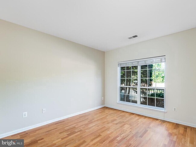 Building Photo - 4850 Eisenhower Ave