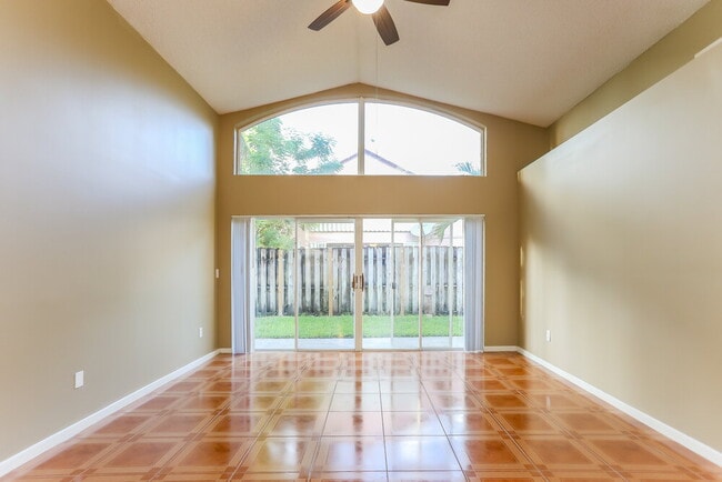 Building Photo - 9711 SW 16th Ct