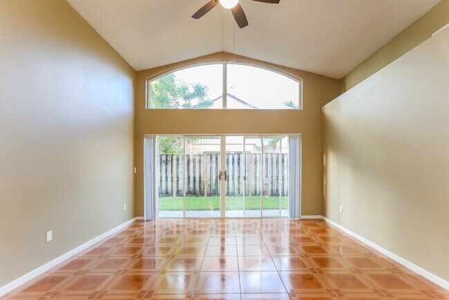 Foto del edificio - 9711 SW 16th Ct