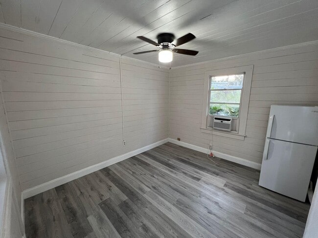 Building Photo - 2843 Forest Hill Blvd