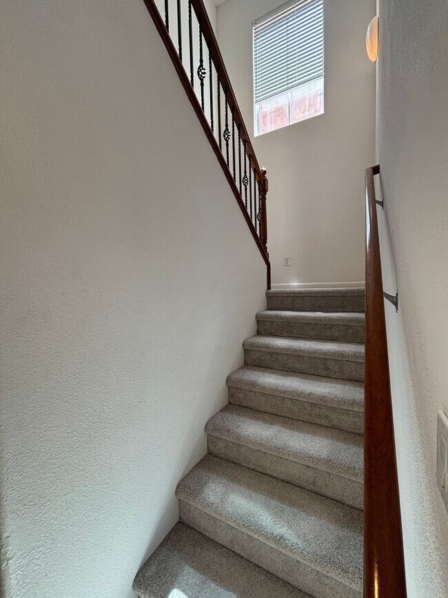Foto del edificio - 2135 Prato St