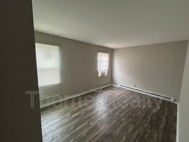 Foto del edificio - 400 E Northern Blvd