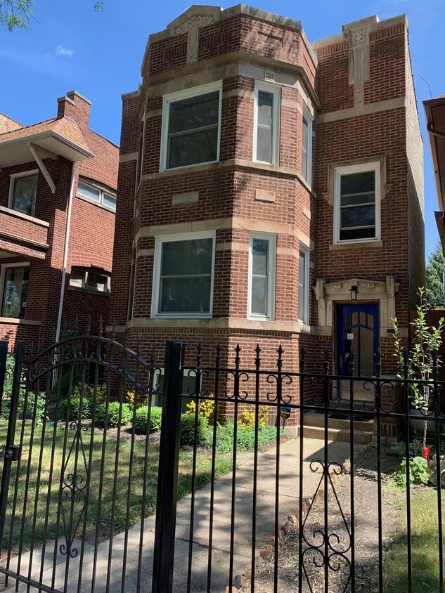 Foto principal - 6649 N Ashland Ave