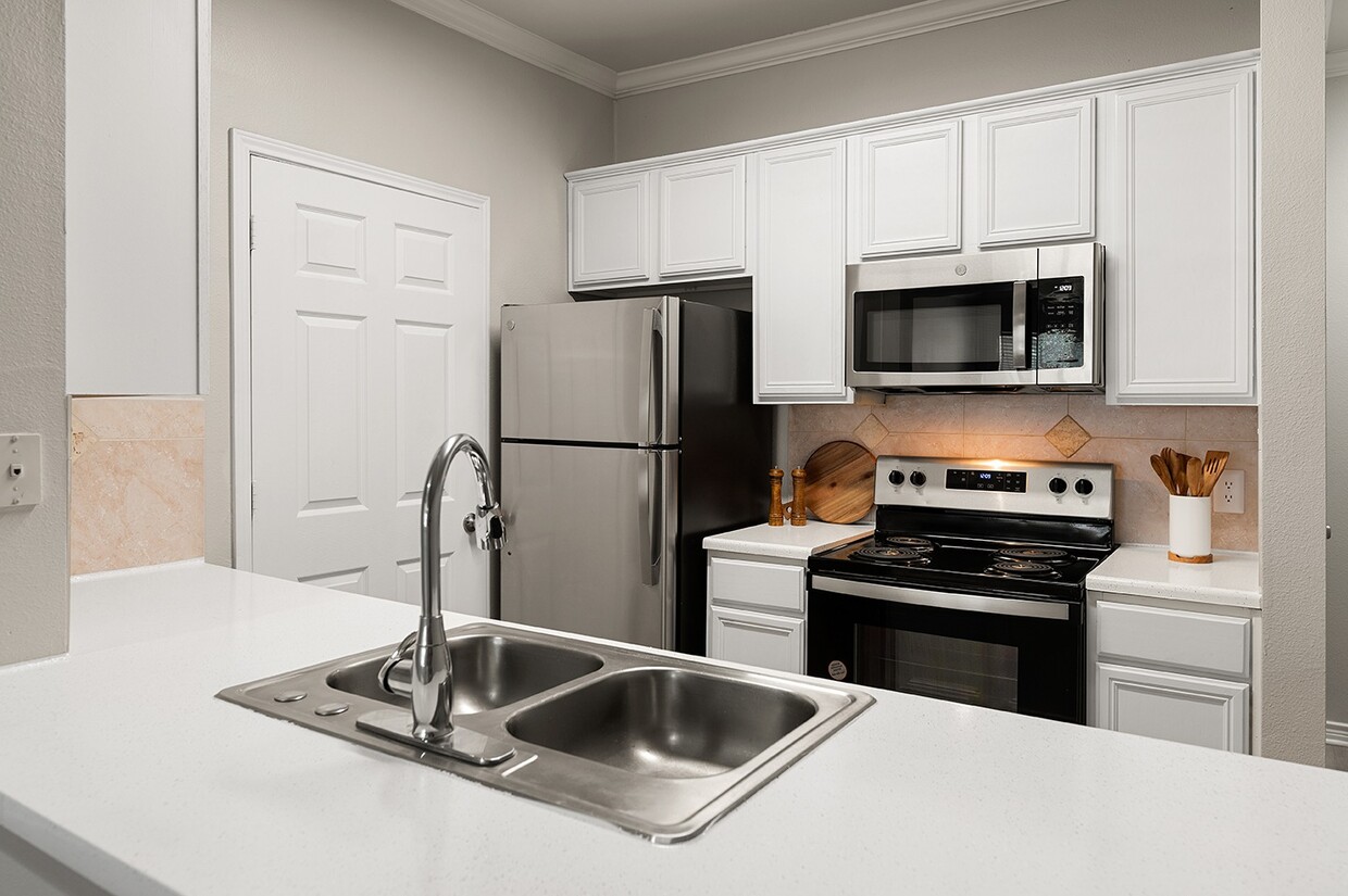 Gabinetes estilo shaker blancos - Townhomes of Coyote Ridge