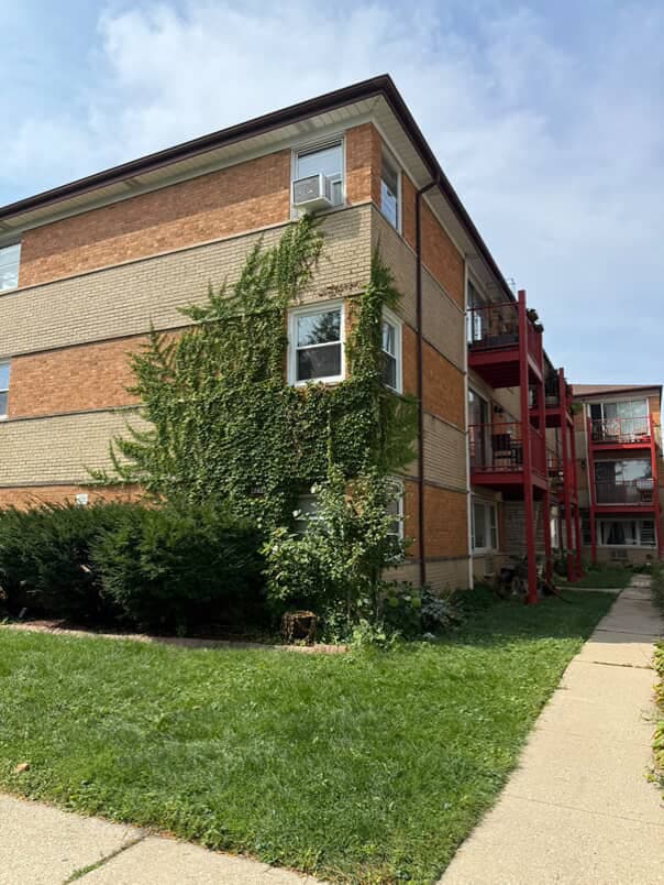 Building Photo - 4236 N Kedvale Ave