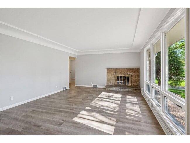 Foto del edificio - 6416 Wilryan Ave
