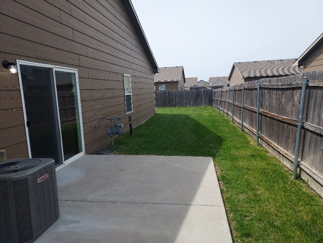 Building Photo - 5351 N Cypress St
