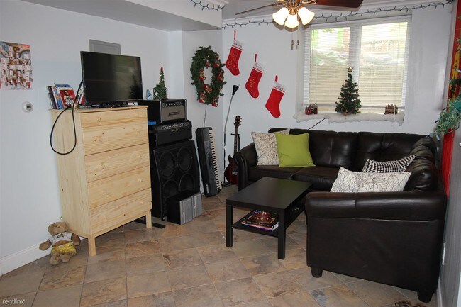 Building Photo - 2 br, 1 bath  - 416 E Huron St # 2