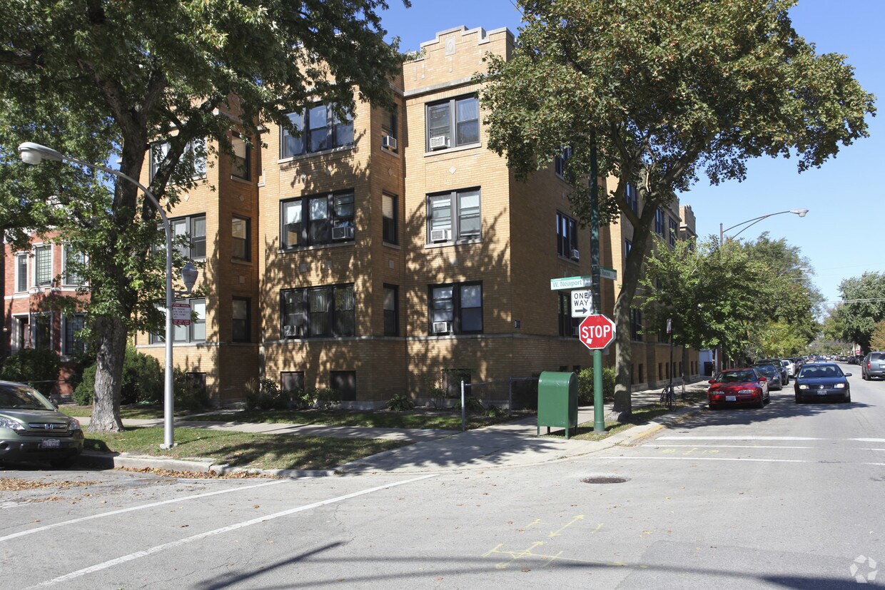 Foto principal - 1200 W Newport Ave