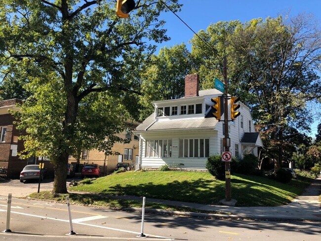 Foto del edificio - 297 E Lane Ave