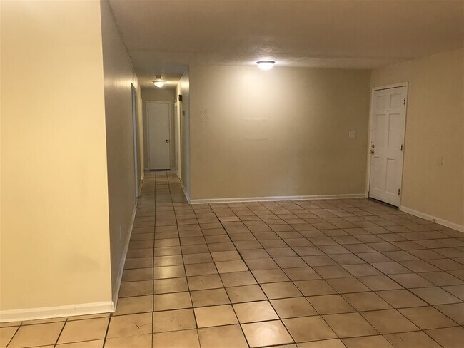 Building Photo - 2506 Waldemar Ln