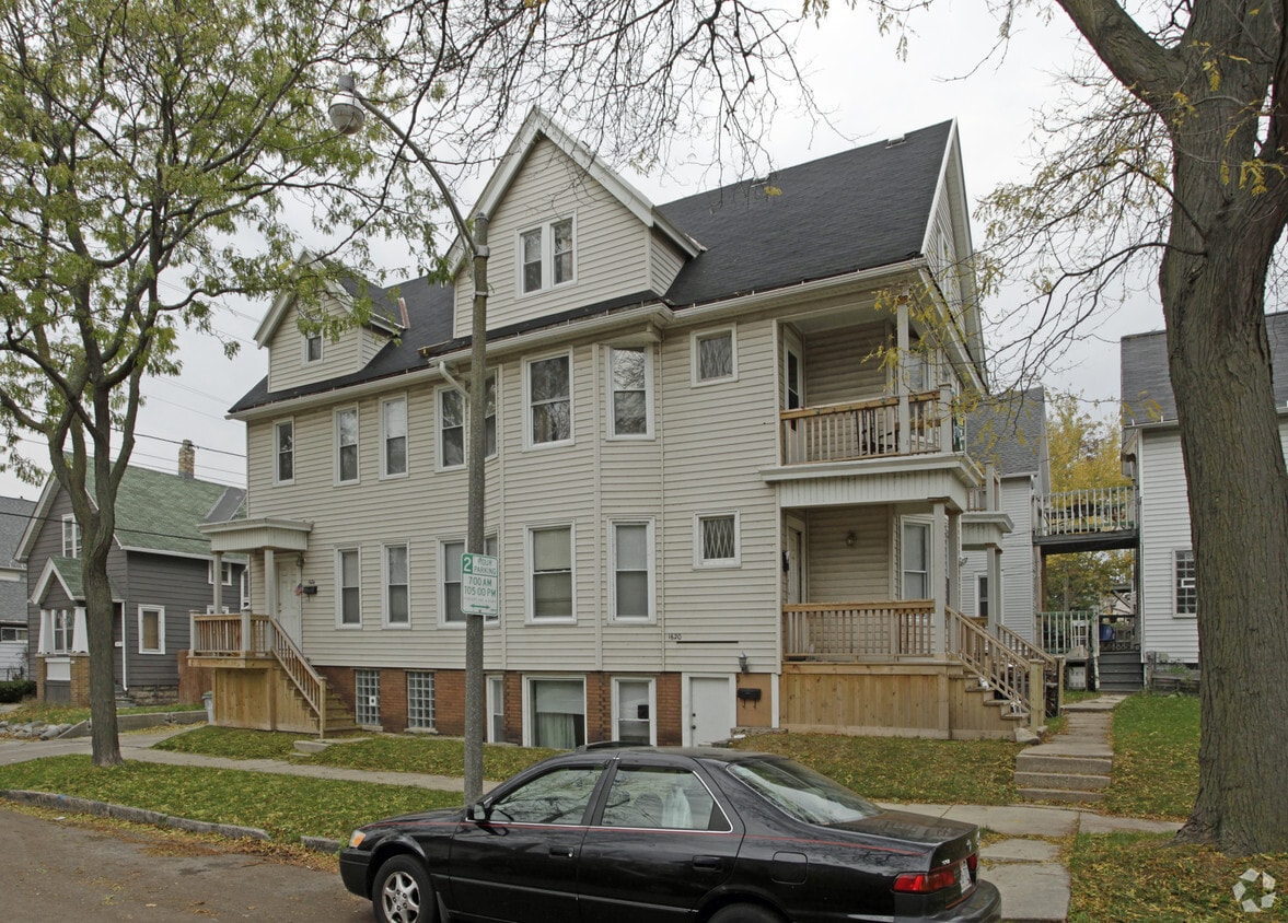 2555 N Bartlett Ave, Milwaukee, WI 53211 Apartments in Milwaukee, WI