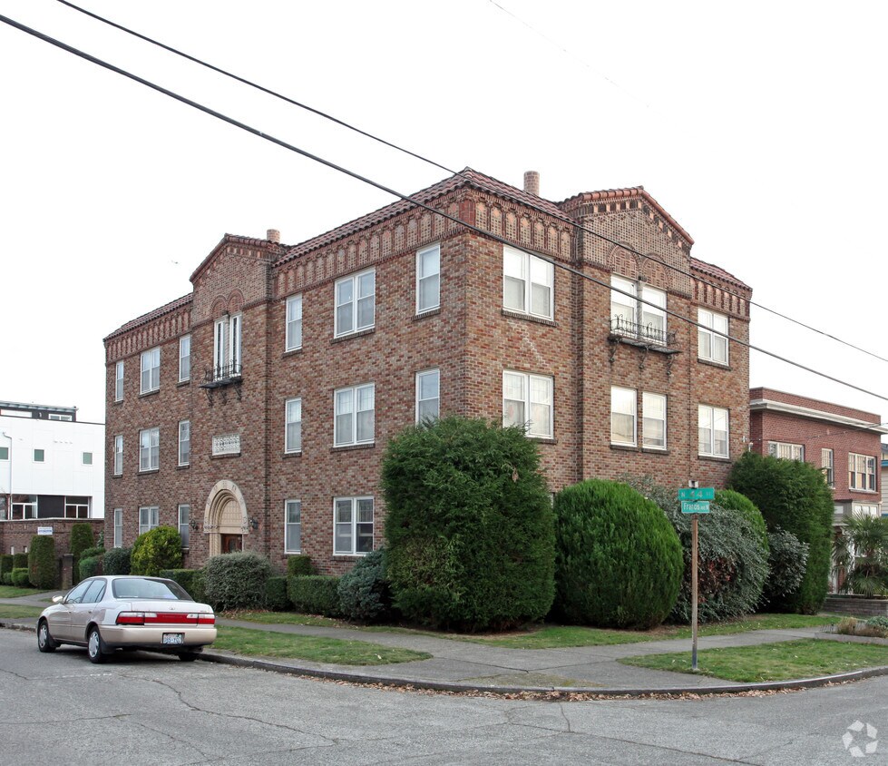 Sunset Heights Apartments in Seattle, WA