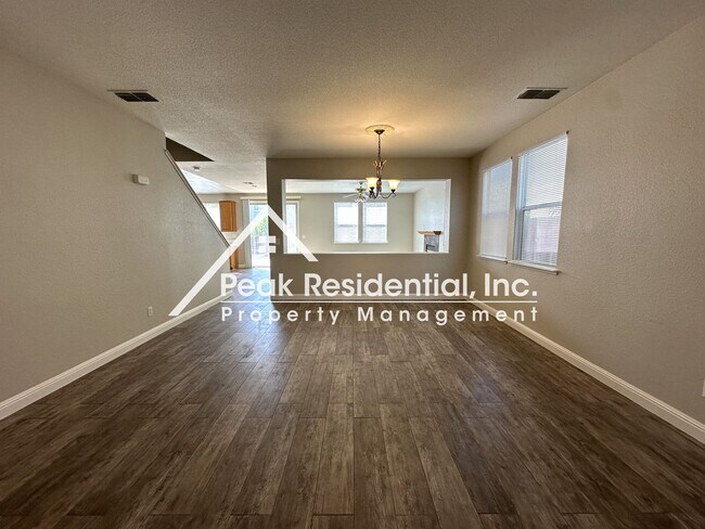 Foto del edificio - Newer 5bd/3ba Rocklin home with Lots of Ex...