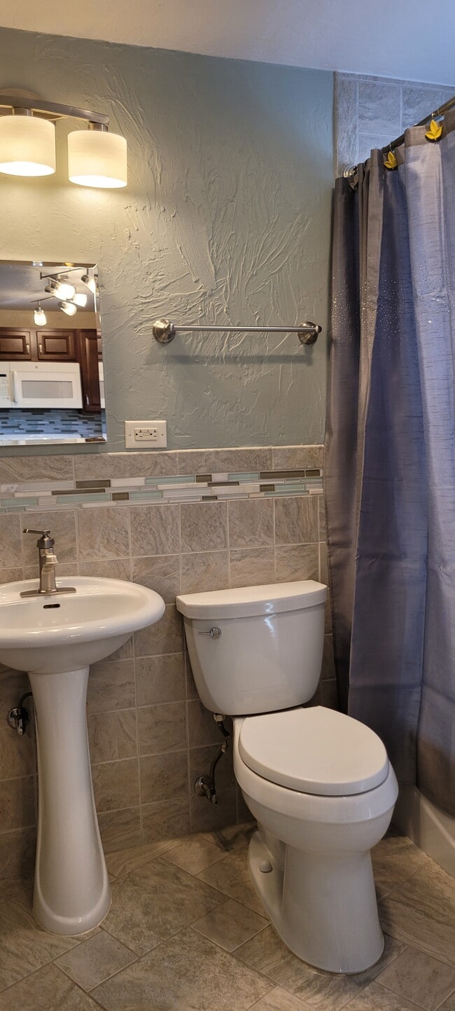 Building Photo - 1549 Idaho Ave