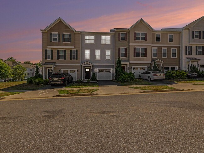 Foto del edificio - TOWNHOME FOR RENT