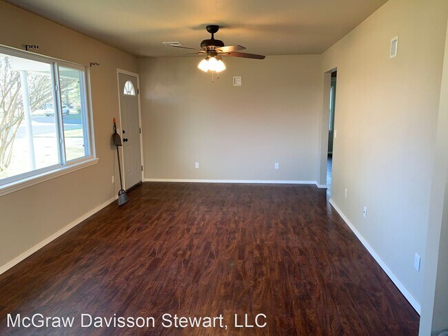 Building Photo - 3 br, 1 bath House - 807 Charles Dr