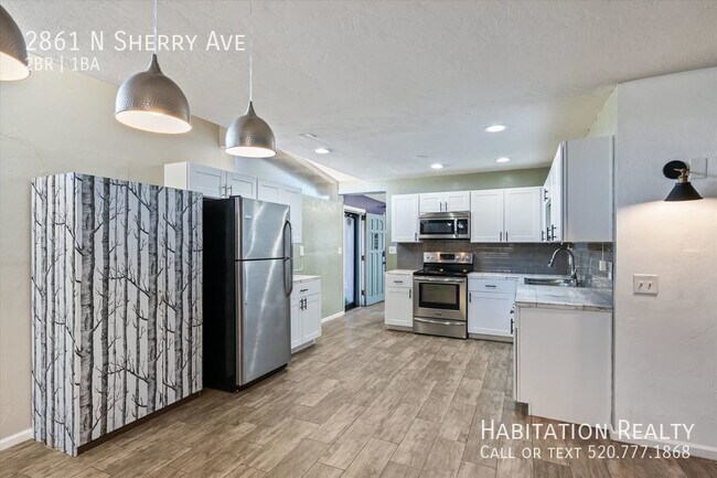 Foto del edificio - Awesome, Ample 2bd/1ba Abode in Ft Lowell ...