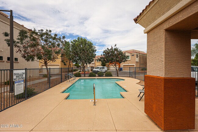Foto del edificio - 5225 E Enid Ave