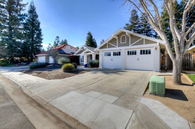 Building Photo - 8241 N Yorktown Dr