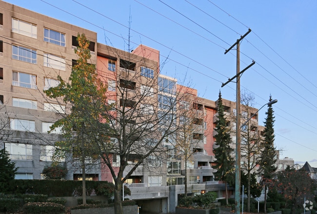 Building Photo - Elmwood Apartments  