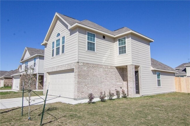 Building Photo - 1023 Marquis Dr