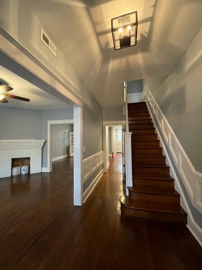 Foto del edificio - Beautiful Petworth Row House On Grant Circle Park W/Parking Included, Pets Welcomed, Updated Kitc...
