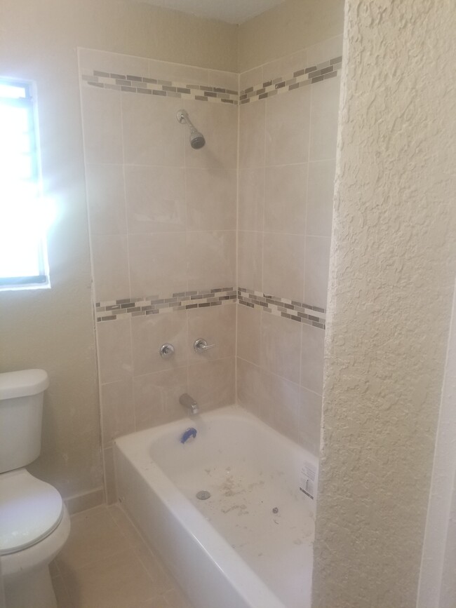 Bathroom - 6519 Moncrief rd w