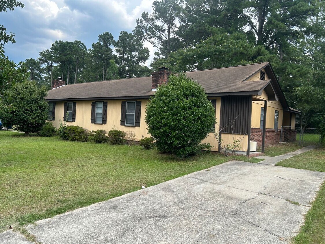 Primary Photo - Mountain Brook Drive B&amp;B General Brick...