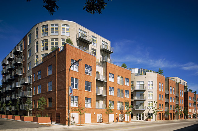 Building Photo - 1222 Chicago Ave