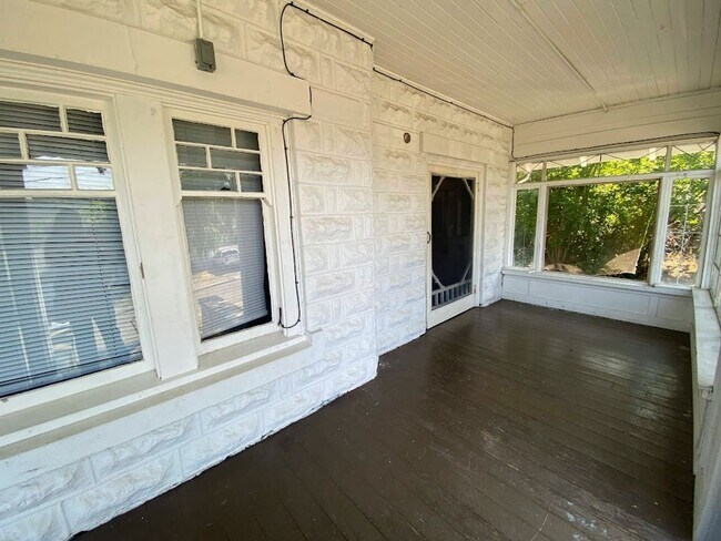 Foto del edificio - 2 br, 1 bath House - 1836 NE Klamath Ave