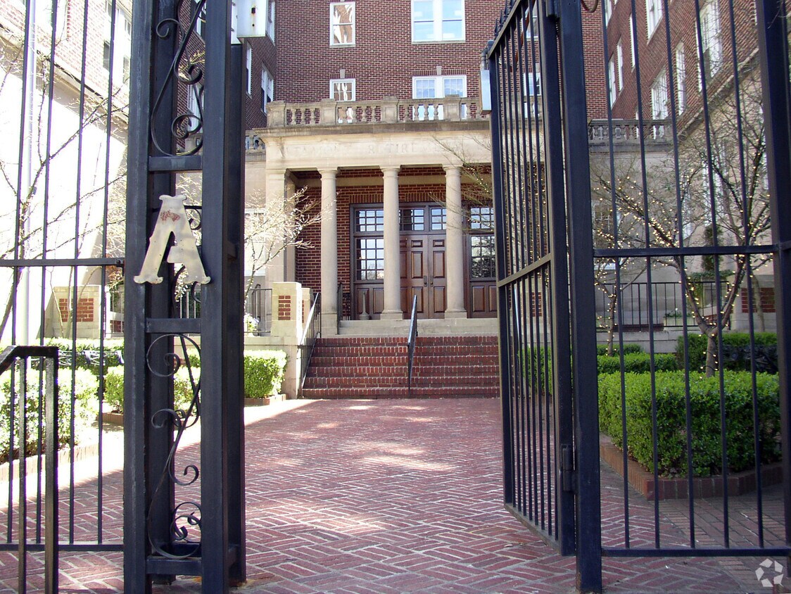 Greenbriar at the Altamont Apartments in Birmingham, AL