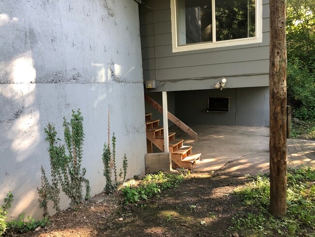 Foto del edificio - 1265 NE Hillside Dr
