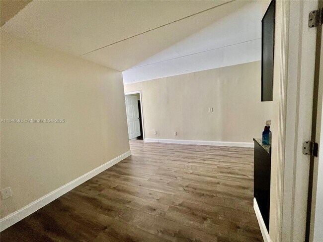 Foto del edificio - 42 NW 7th Ave
