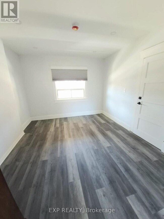 Building Photo - 137 Glenmore Rd