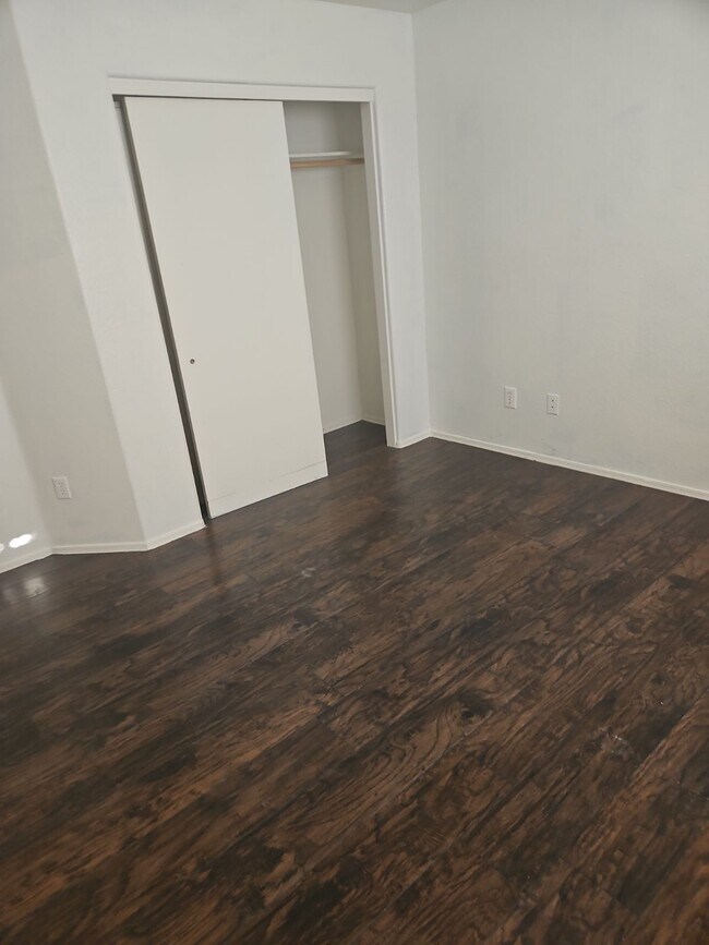 Building Photo - 3378 Iroquois Dr