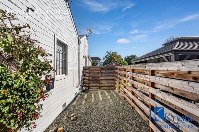 Building Photo - Downtown Benicia Living! Comfortable 1 BD/...