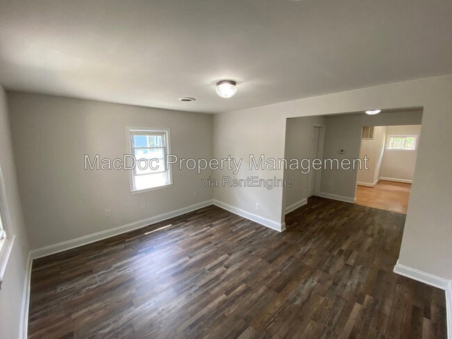 Building Photo - 806 Weedon St