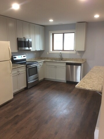 Foto del edificio - 1221 Whispering Hills Ct