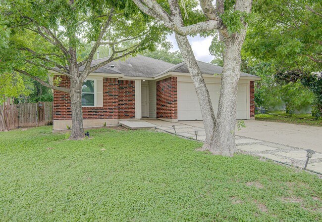 Building Photo - Charming 3-Bedroom, 2-Bath Home with Tons ...