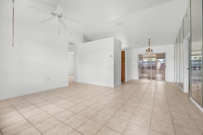 Building Photo - 10737 Cocoatree Ct