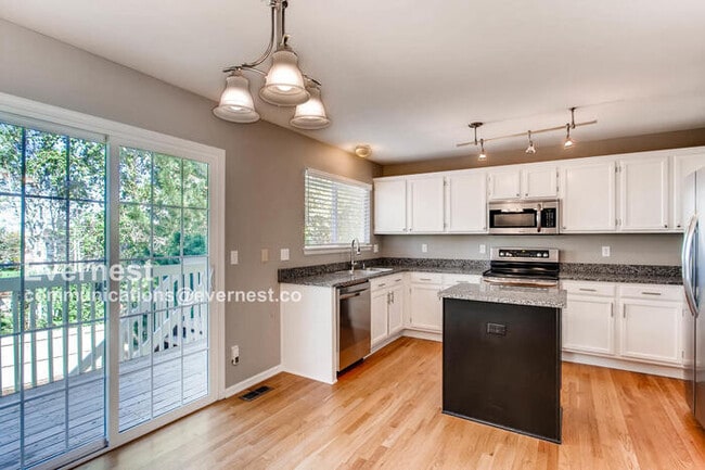 Building Photo - 16241 Bluebonnet Dr