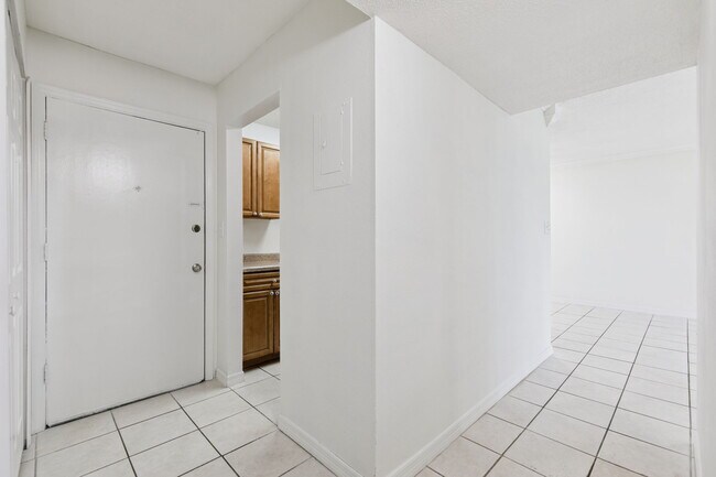 Building Photo - 1695 Lee Rd