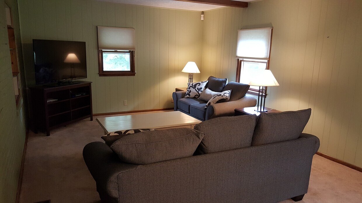Foto principal - 31 E Lakeside Ave