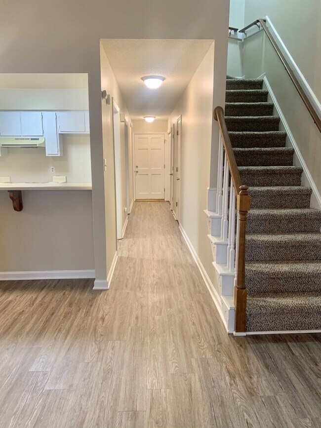 Building Photo - 720-B Powell Drive ~ Updated 3 bedroom tow...