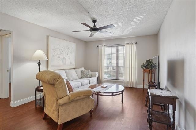 Foto del edificio - 3320 N Arnoult Rd