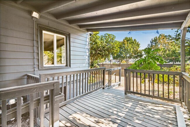 Foto del edificio - 1502 S J ST Unit A - 4 bedrooms