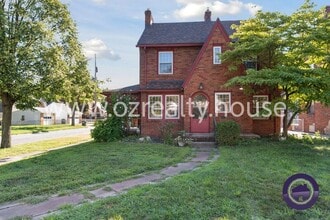 Building Photo - 3756 Maxwell Rd