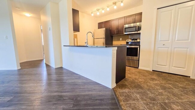 Photo du bâtiment - 2.0 bedroom in Calgary Alberta T2X 2B9