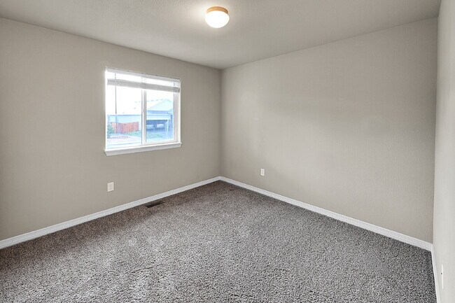 Foto del edificio - $2,550 - 4 Bed, 3 Bath Home in Colorado Sp...